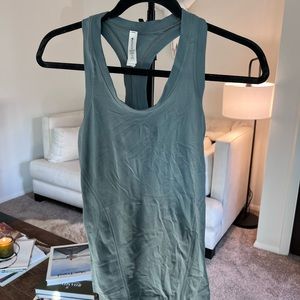 Athleta ultimate scoop tank